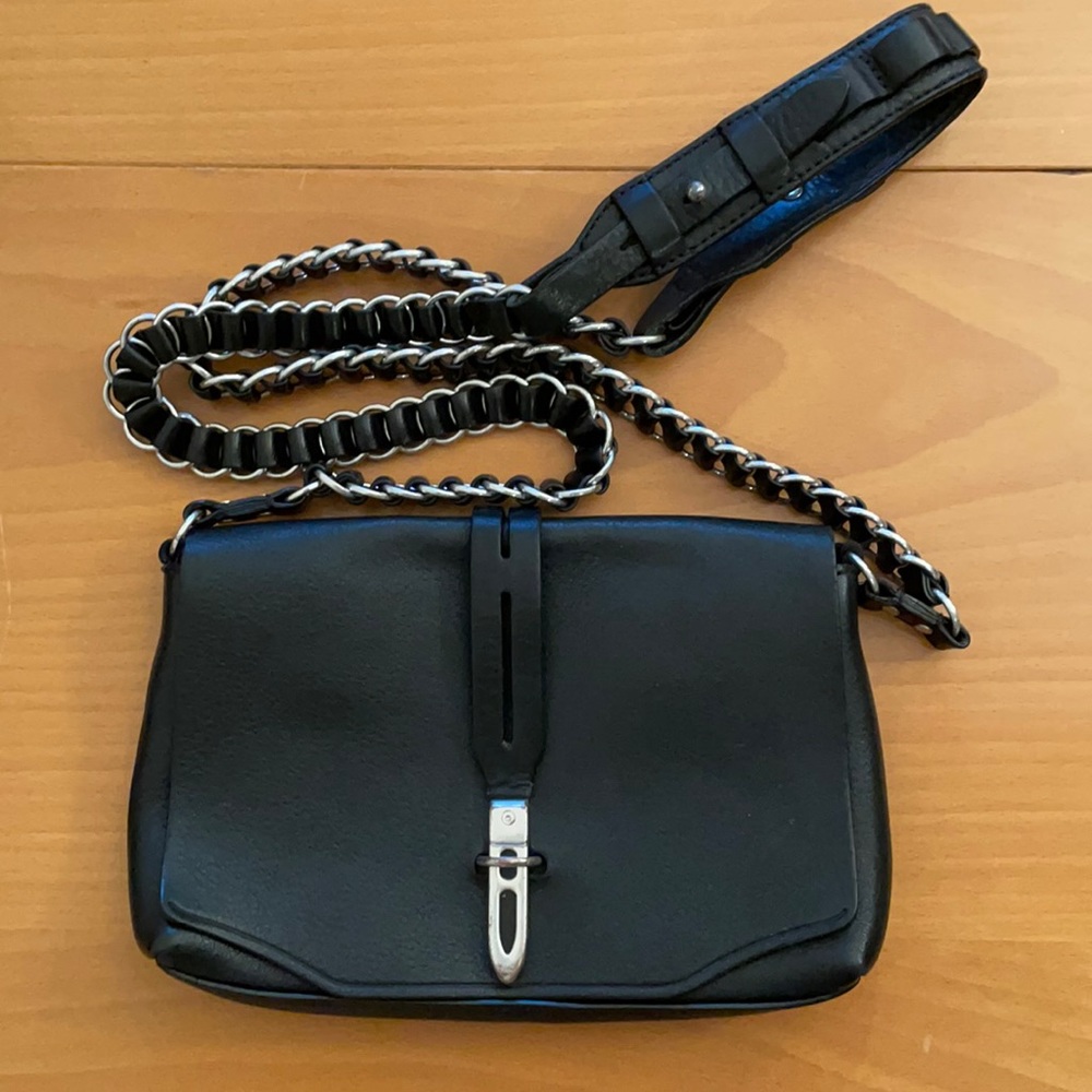 Like-new; Rag & bone’s signature crossbody bag